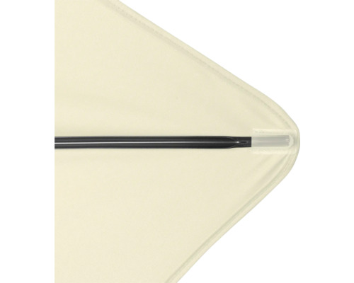 Detailansicht einer Markise mit schwarzer Gelenkarmstange