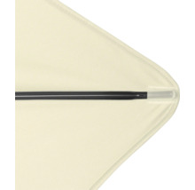 Detailansicht eines Sonnenschirms mit schwarzem Gestänge