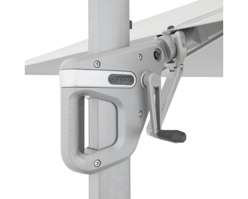 Detailansicht eines Sonnenschirms mit Kurbelmechanismus