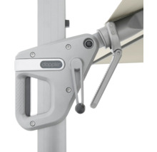 Detailaufnahme der Mechanik eines Sonnenschirms mit Kurbel und Doppler Logo.