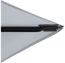 Detailansicht eines Sonnenschirms mit Gestell