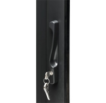 Haustür mit Schlüssel im Schloss und Türgriff