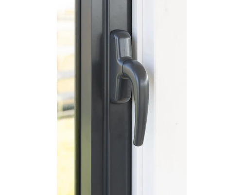 Fenstergriff an einem Kunststofffenster