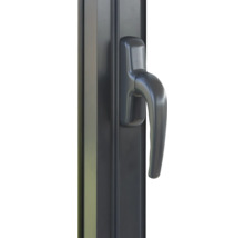 Fenstergriff am Fensterrahmen