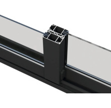 Detailaufnahme eines Aluminiumfensterprofils mit Glas