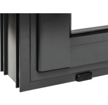 Detailansicht eines schwarzen Schiebefensters aus Kunststoff