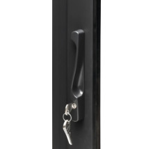 Türgriff mit Schlüsseln im Schloss