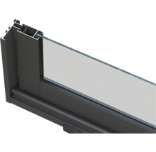 Detailansicht eines Fensterrahmens aus Aluminium mit Glas