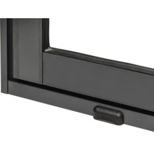 Detailansicht eines schwarzen Fensterrahmens