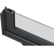 Detailansicht eines Aluminiumfensters mit Glas