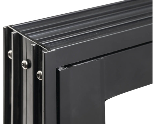 Detailansicht eines schwarzen Aluminiumrahmens mit Schrauben