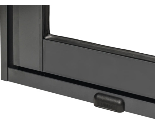 Detailansicht eines Fensterrahmens mit Verriegelungsmechanismus