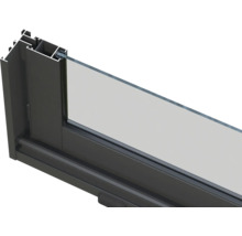 Detailansicht eines Fensterrahmens mit Glas