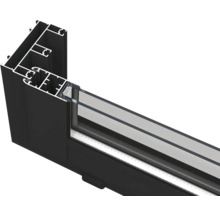 Detailansicht eines Fensterprofils aus Aluminium mit Isolierglas