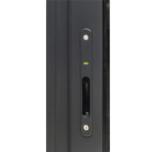 Detailansicht einer Schiebetür mit Griff und Schloss