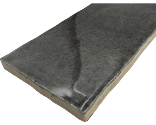 Graue Keramikfliese im Querformat