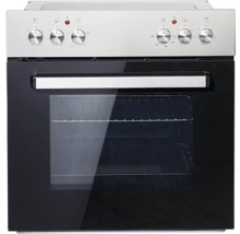 Elektroherd mit Glaskeramikkochfeld und Bedienknöpfen