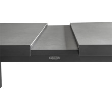 Detailansicht eines Gartentisches mit Ausziehfunktion und Bellavista Home & Garden Logo