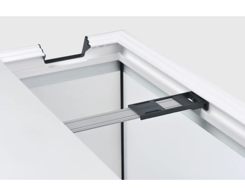 Aquarium mit Heizelement und Halterung