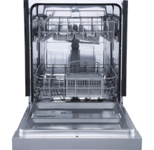 Geöffnete Geschirrspülmaschine mit Geschirrkörben