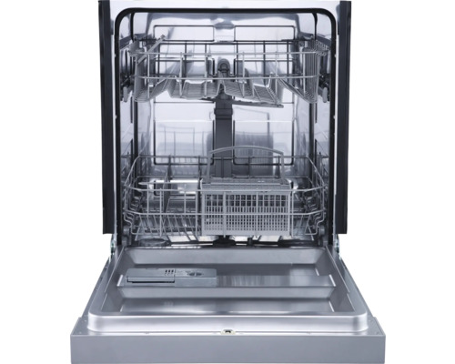 Geöffnete Geschirrspülmaschine mit Geschirrkörben