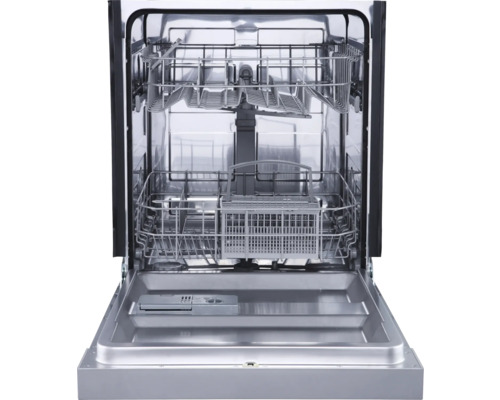 Offener Geschirrspüler mit Geschirrkörben.