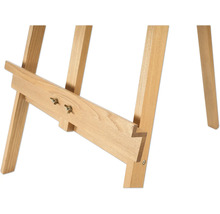 Detailansicht einer Staffelei aus Holz