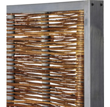 Detailansicht eines Sichtschutzzauns aus Weide