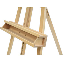 Detailansicht einer Holzstaffelei für Künstlerbedarf