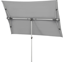 Detailansicht eines rechteckigen Sonnenschirms mit Metallgestell