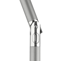 Detailansicht eines silberfarbenen Gelenkstücks