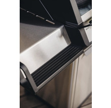 Detailansicht eines Monroe Pro Gasgrills aus Edelstahl.