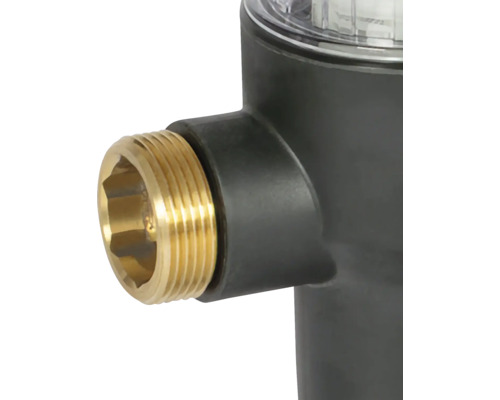 Detailaufnahme eines Wasserfilters mit Messinganschluss