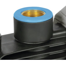 Detailaufnahme eines Druckluftkompressor-Anschlusses mit Gewinde