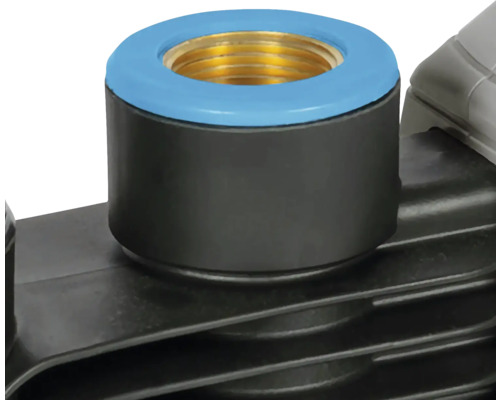 Detailaufnahme eines Druckluftkompressor-Anschlusses mit Gewinde