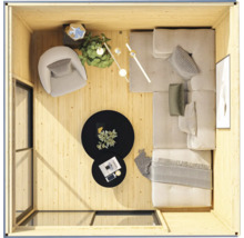 Innenansicht eines Gartenhauses mit Möbeln, darunter Sofa, Sessel und Tische