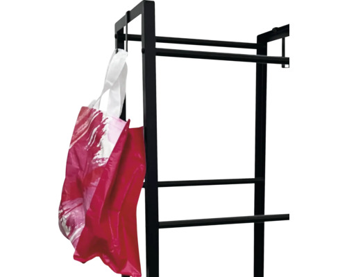 Kleiderständer mit Tasche