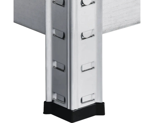 Detailansicht eines Metallregalpfostens mit schwarzem Fuß