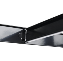 Detailansicht einer Metallstruktur mit Bolzenverbindung