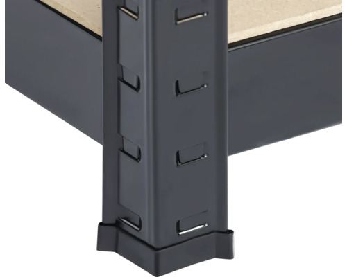 Detailansicht eines Metallregals mit Metallelementen und einem Boden