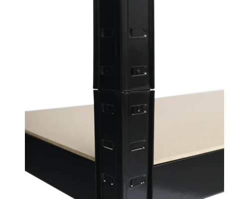 Detailansicht eines schwarzen Metallregals mit Regalböden