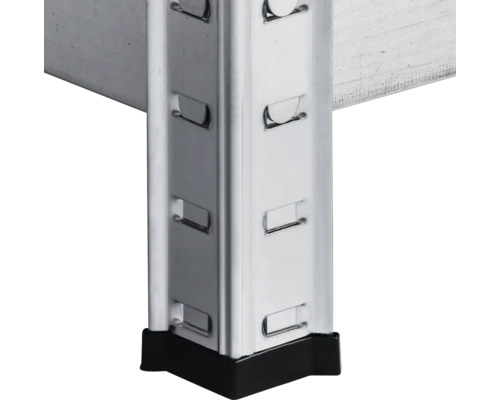 Detailansicht eines Metallregals mit schwarzem Fuß