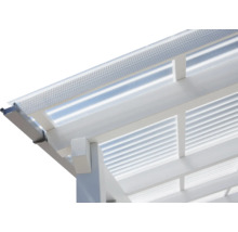 Detailansicht einer Terrassenüberdachung mit transparenten Polycarbonatplatten