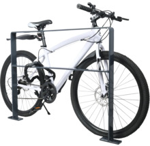 Fahrrad in einem Fahrradständer gesichert