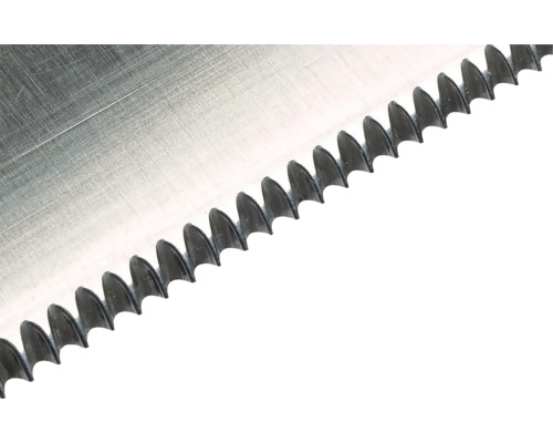 Nahaufnahme des Sägeblatts einer Handsäge.