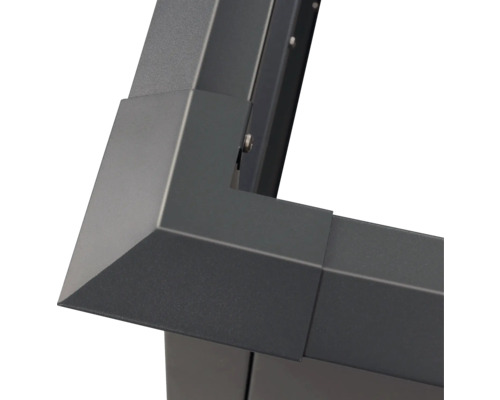 Detailansicht einer Ecke eines Pavillons aus Metall