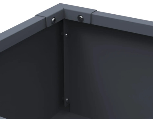 Detailansicht einer Hochbeetkonstruktion mit Schraubenverbindungen