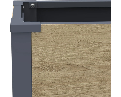 Ecke eines rechteckigen Pflanzkastens mit Holzoptik Paneelen und stabilem Metallrahmen.