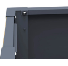 Detailansicht der Metallecke eines Hochbeets mit Verschraubungen