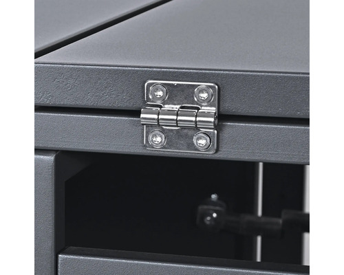 Detailansicht eines Möbelscharniers mit Schrauben